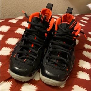 Yeezy Foamposite (Glow in the dark bottoms )